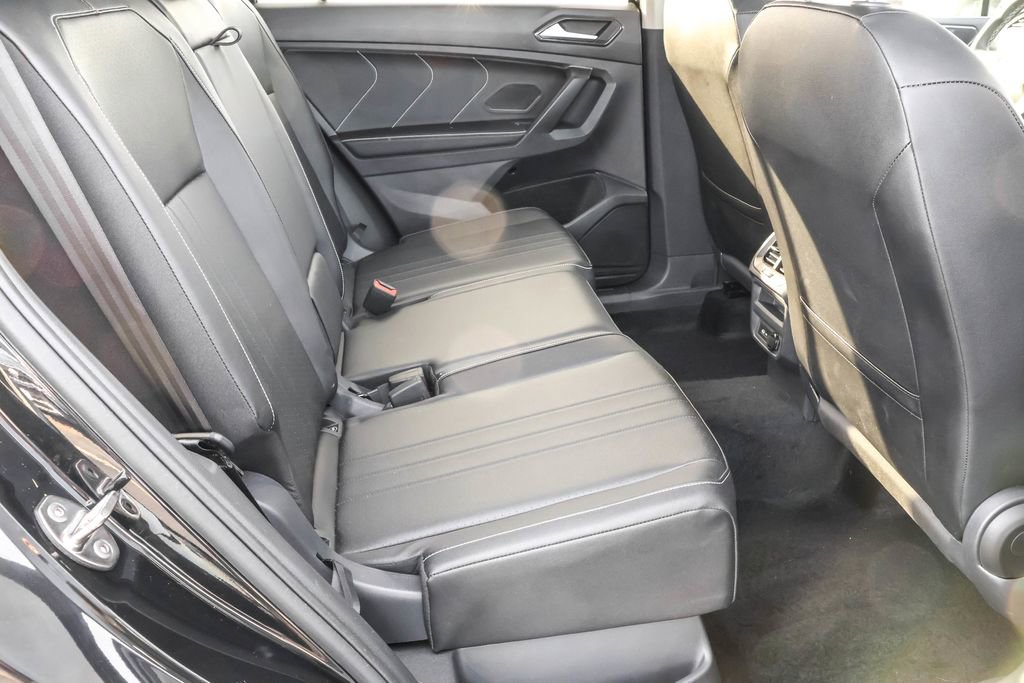 Used 2024 Volkswagen Tiguan SE image 32