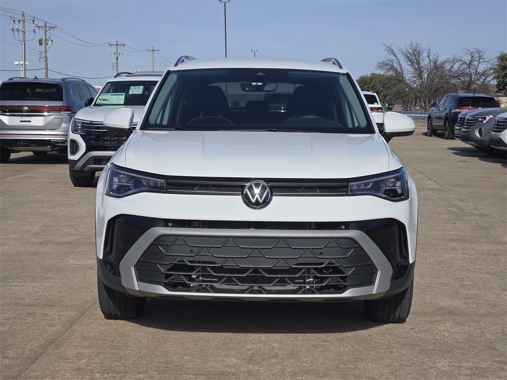 Used 2025 Volkswagen Taos SE image 2