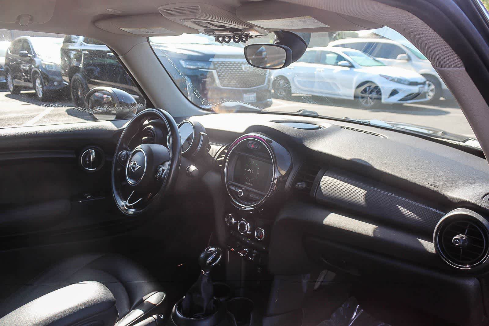 Used 2019 MINI Cooper 2-Door Hardtop w/ Signature Upholstery Package FWD image 19