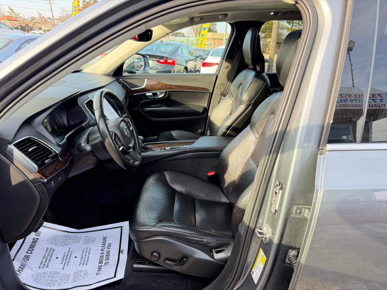 Used 2016 Volvo XC90 T6 Momentum w/ Momentum Plus Package AWD/4WD image 12