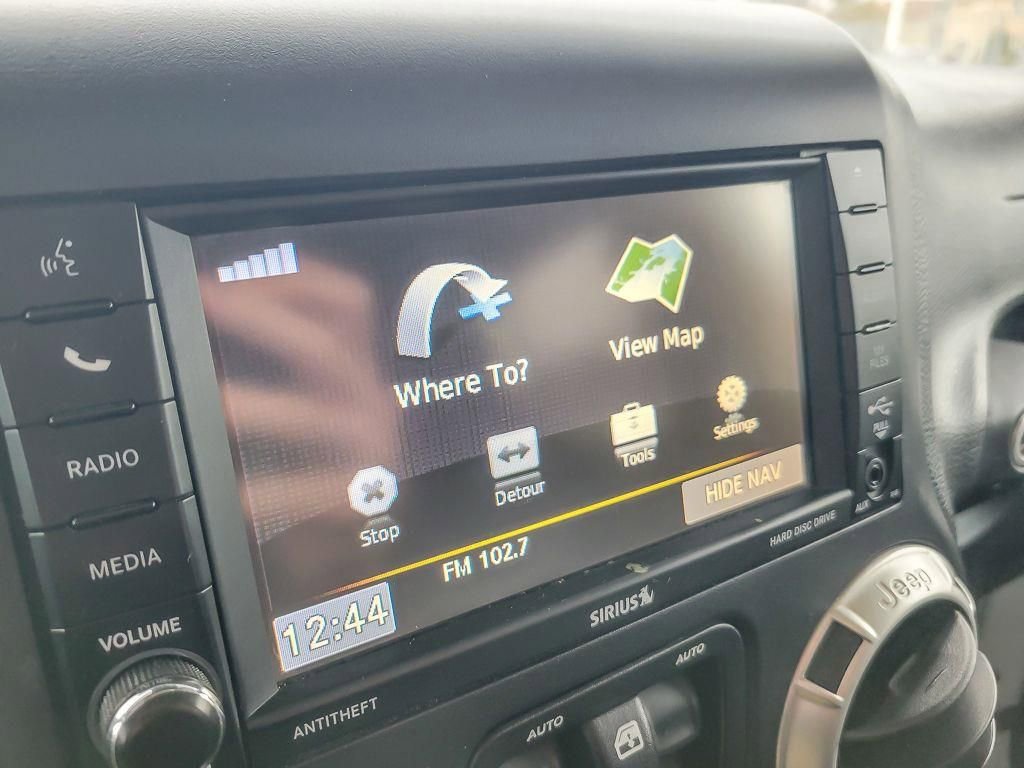 Used 2017 Jeep Wrangler Unlimited Sahara w/ Connectivity Group image 15