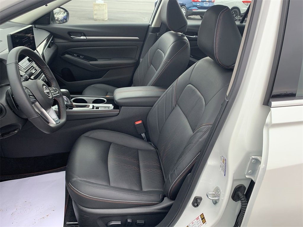 Used 2024 Nissan Altima 2.5 SR w/ SR Premium Package image 11