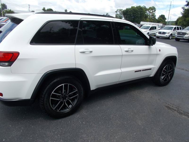 Used 2021 Jeep Grand Cherokee Trailhawk w/ Premium Lighting Group AWD/4WD image 13