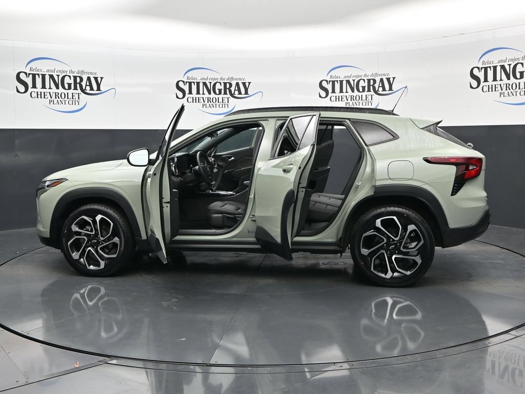 Used 2024 Chevrolet Trax RS w/ Sunroof Package FWD image 37