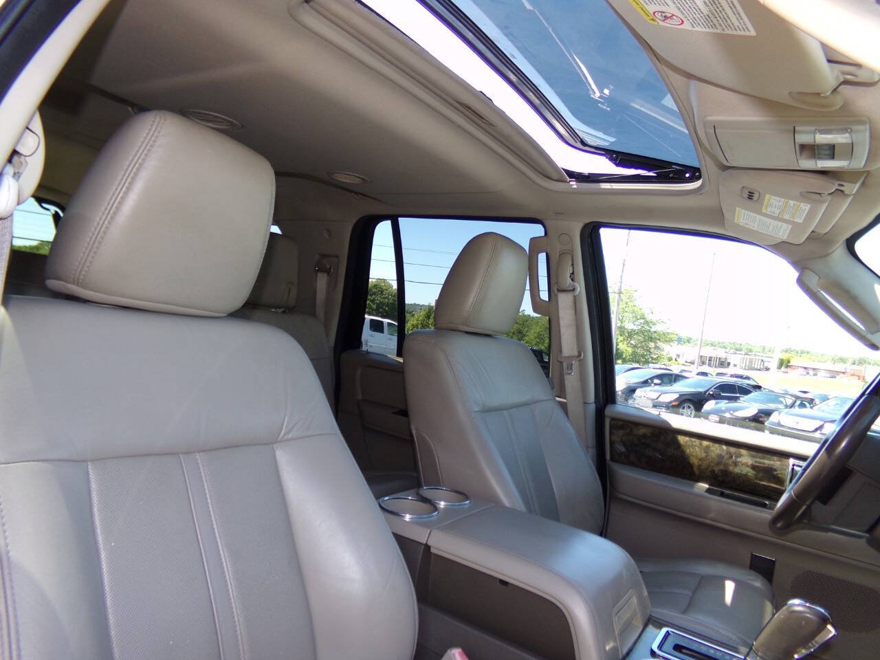 Used 2016 Lincoln Navigator L Select RWD image 34