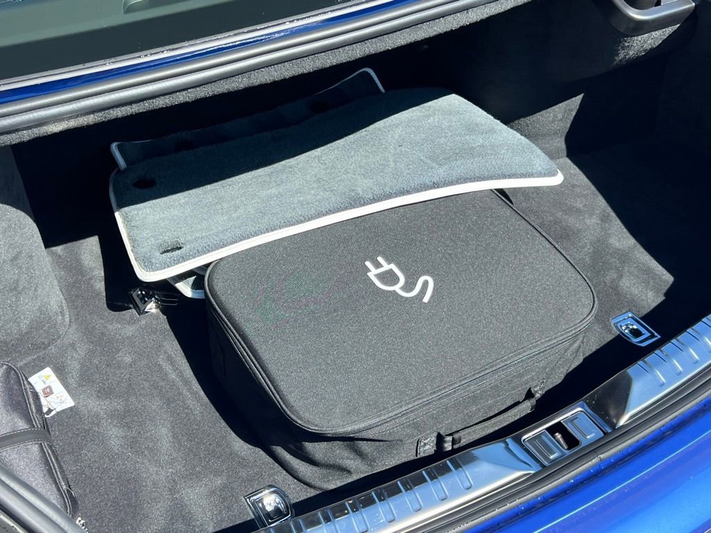 Used 2025 Bentley Flying Spur Plug-In Hybrid image 22