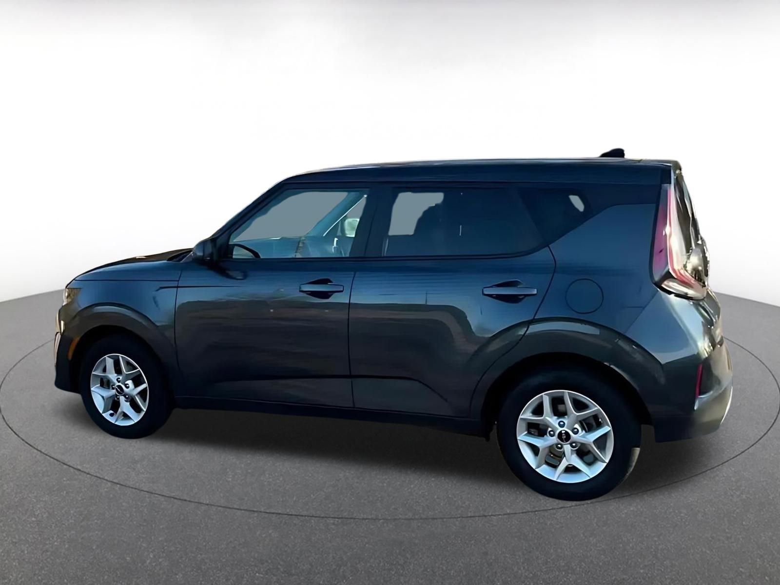 Used 2025 Kia Soul LX w/ LX Technology Package image 10