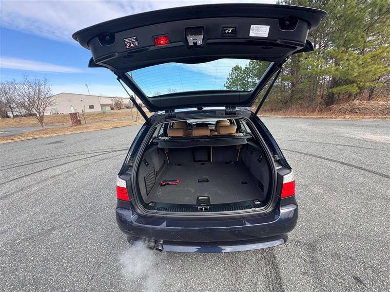 Used 2010 BMW 535i xDrive Wagon image 15