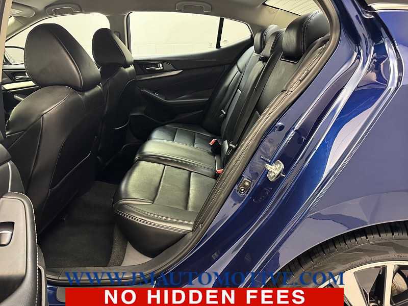 Used 2019 Nissan Maxima 3.5 SV w/ Floor Mat Group FWD image 12