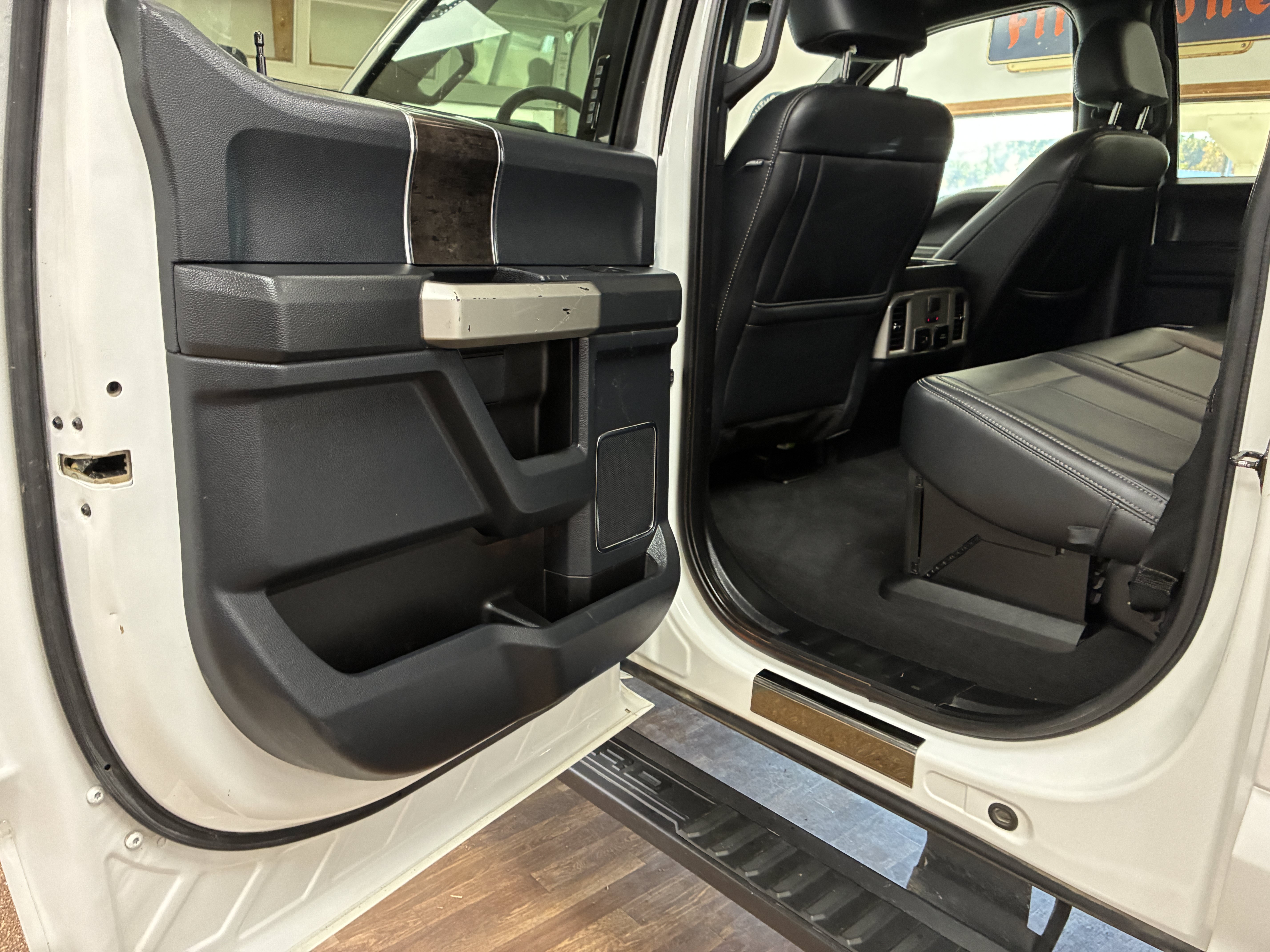 Used 2022 Ford F350 Lariat w/ Black Appearance Package AWD/4WD image 12