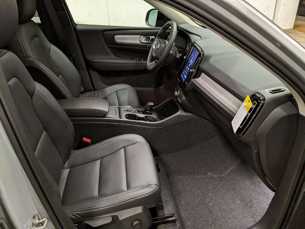 New 2026 Volvo XC40 B5 Core w/ Protection Package Premier AWD/4WD image 23