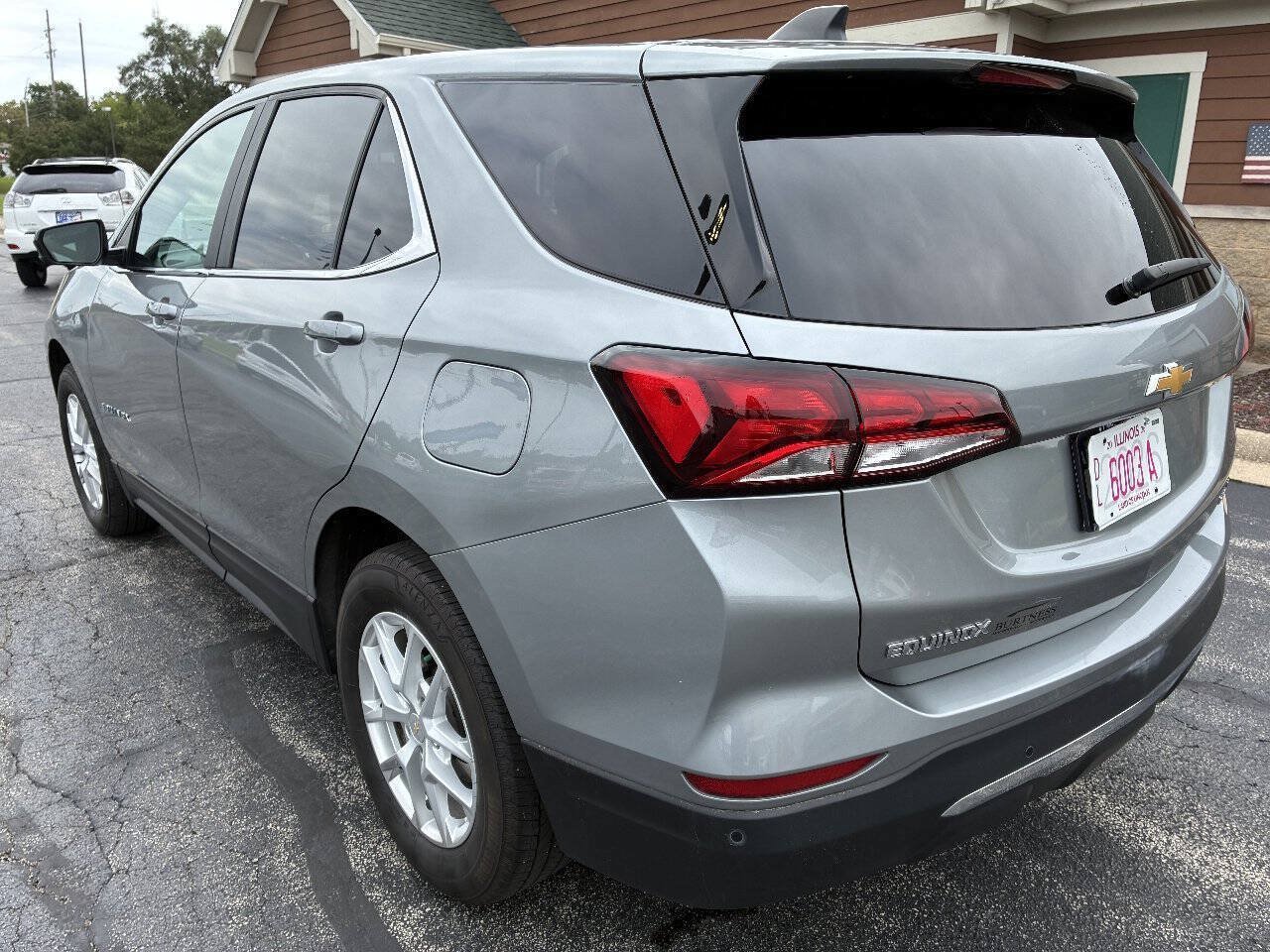 Used 2023 Chevrolet Equinox LT AWD/4WD image 3