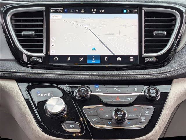 Used 2024 Chrysler Pacifica Select image 13