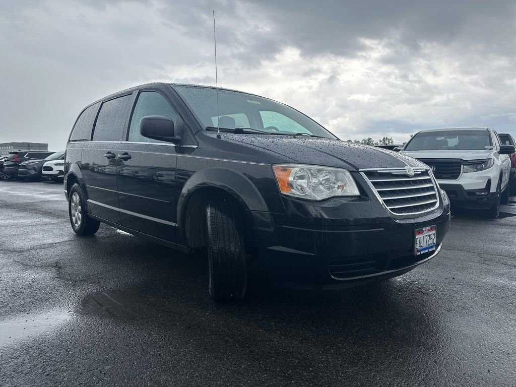 Used 2010 Chrysler Town & Country LX FWD image 13