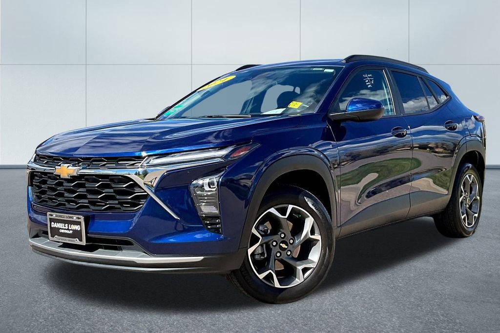 Used 2024 Chevrolet Trax LT w/ Driver Confidence Package image 1