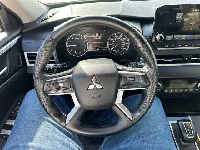 Used 2024 Mitsubishi Outlander SE image 32