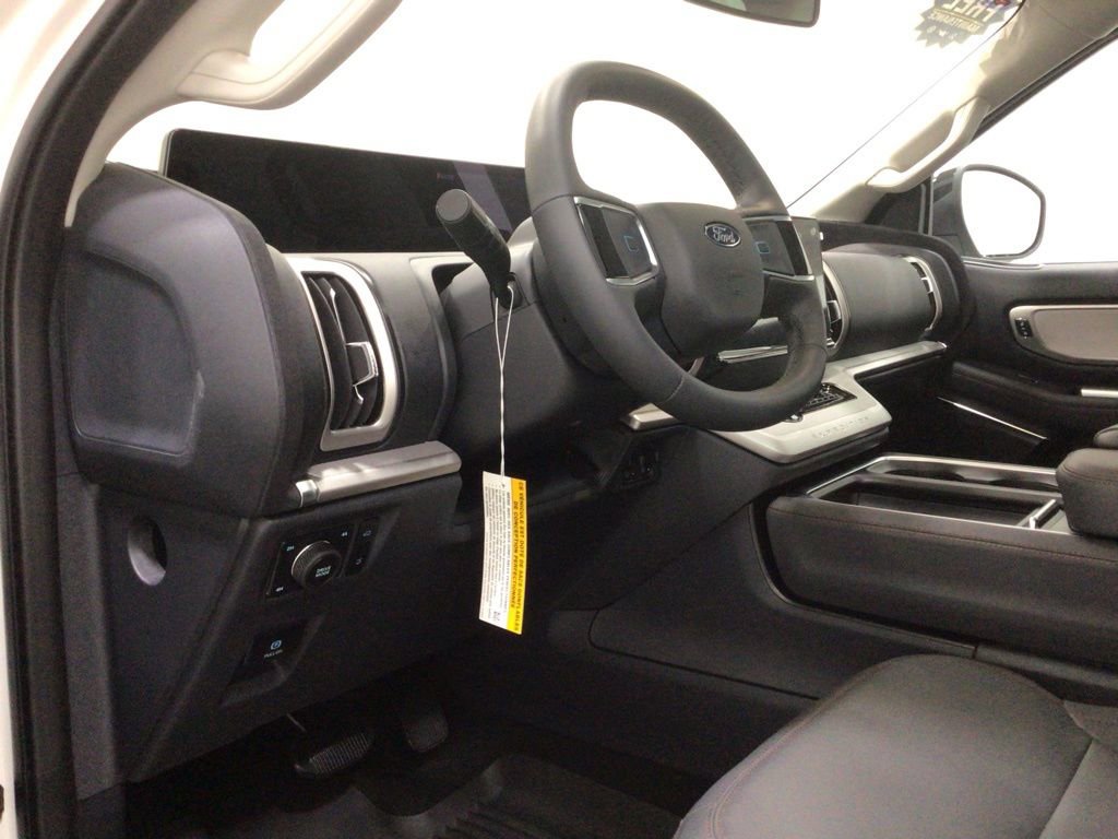 New 2025 Ford Expedition Active image 14