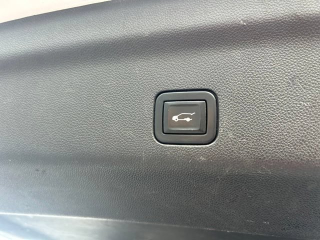 Used 2021 Chevrolet Suburban Premier w/ Premium Package RWD image 23