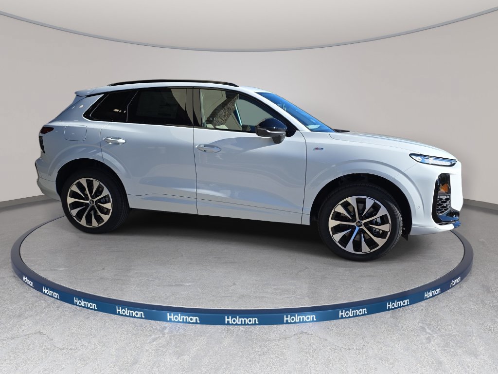 New 2026 Audi Q3 quattro 2.0T AWD/4WD image 4