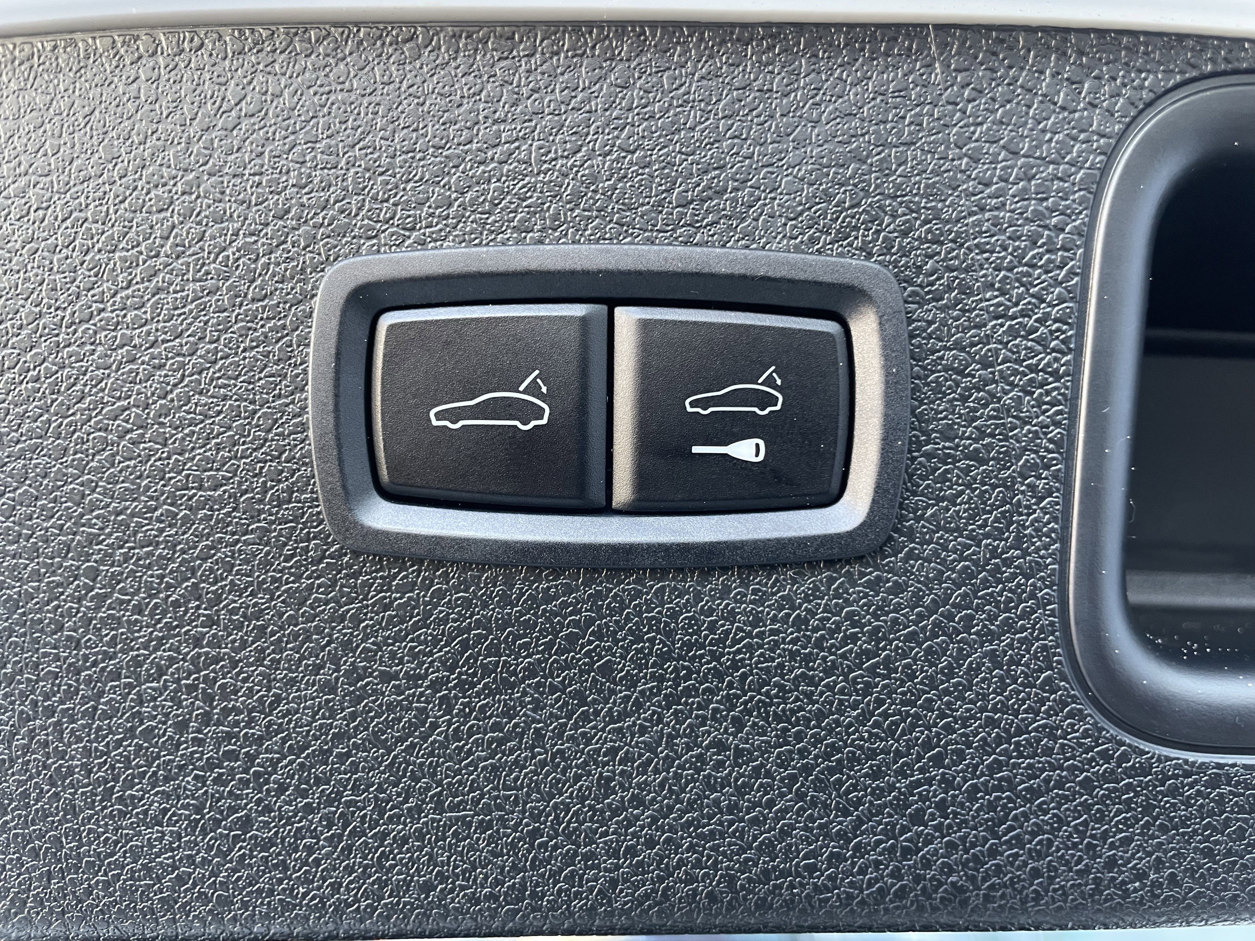 Used 2022 Porsche Macan image 37