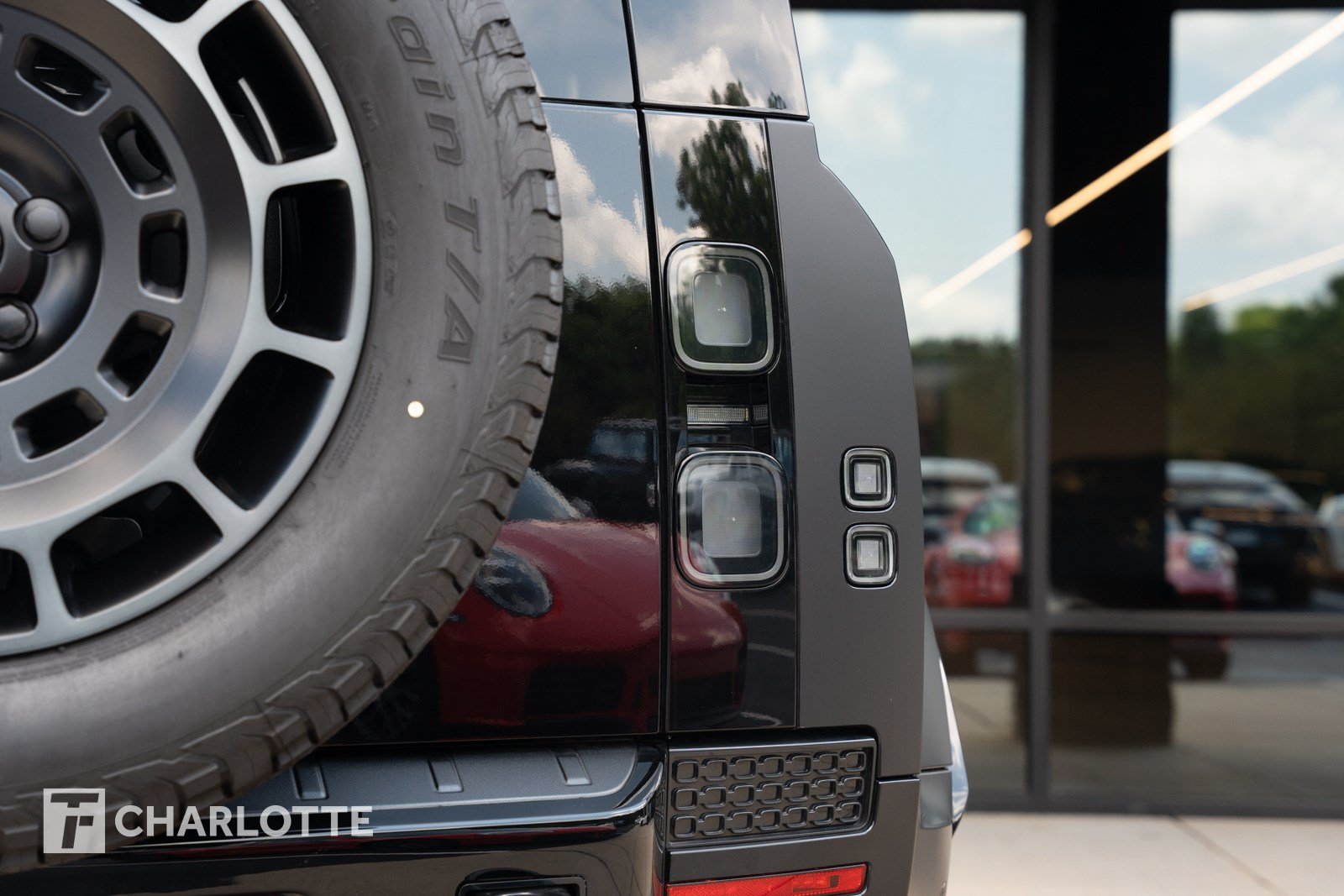 Used 2026 Land Rover Defender 110 OCTA AWD/4WD image 10