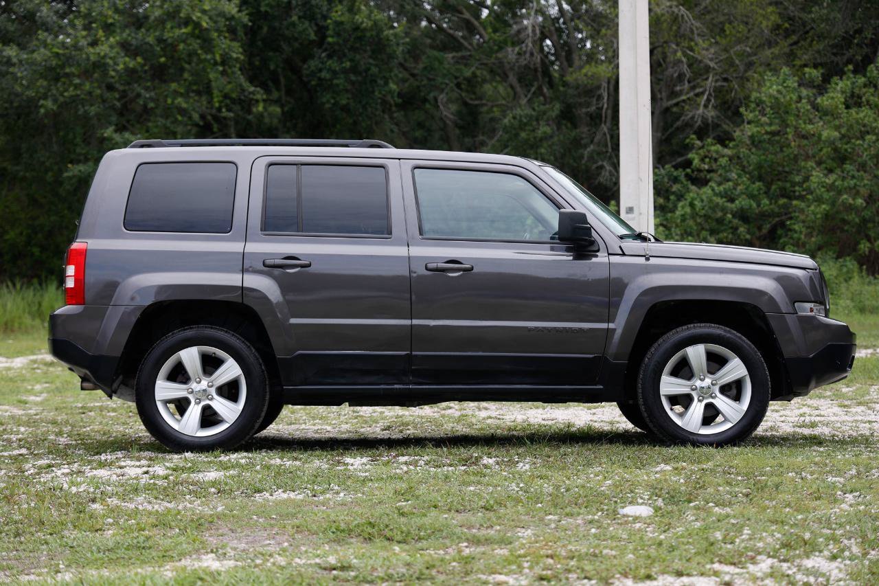 Used 2016 Jeep Patriot Latitude AWD/4WD image 13