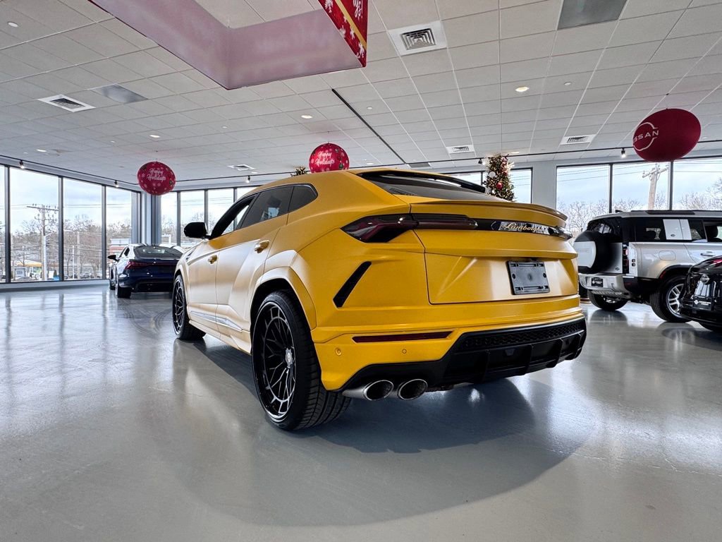 Used 2021 Lamborghini Urus image 3