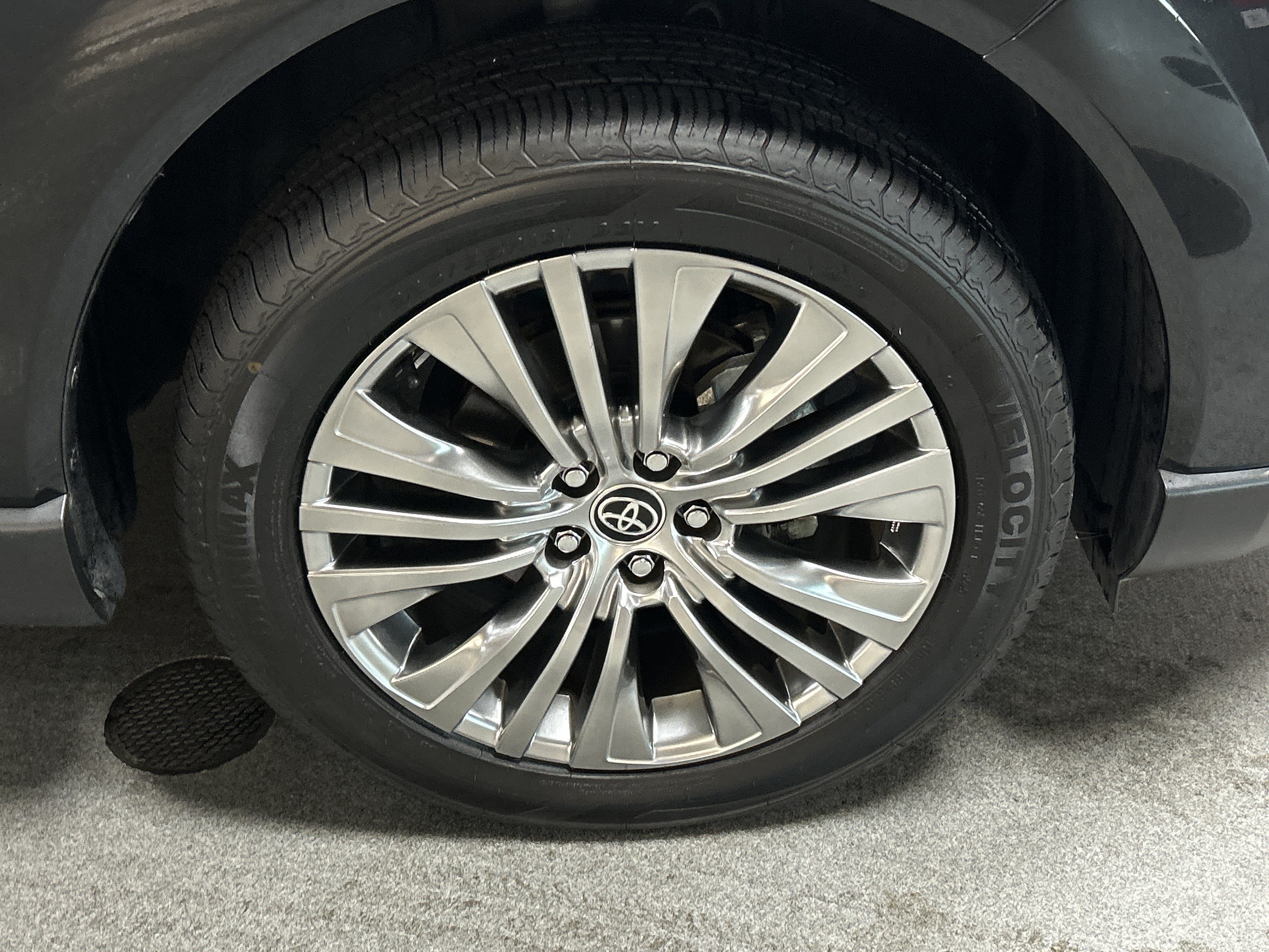 Certified 2022 Toyota Venza XLE AWD/4WD image 13