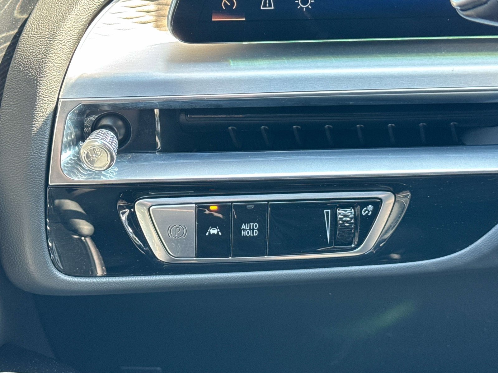 Certified 2024 Cadillac Lyriq Luxury AWD/4WD image 19