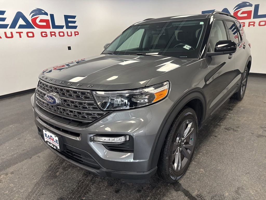 Used 2022 Ford Explorer XLT w/ Equipment Group 202A image 5