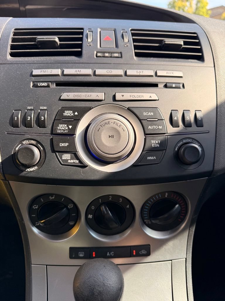 Used 2011 MAZDA MAZDA3 i Sport FWD image 14