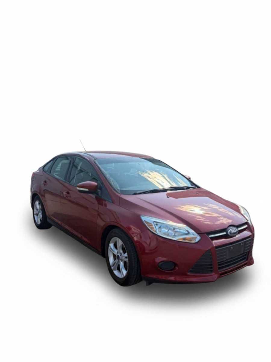 Used 2014 Ford Focus SE w/ SE Winter Package FWD image 2