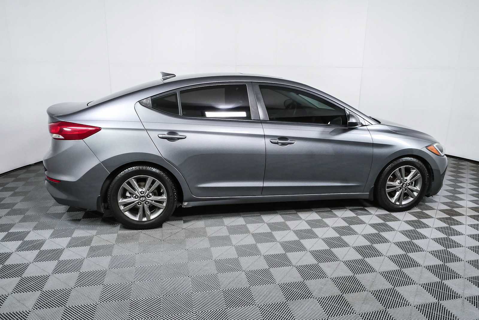 Used 2018 Hyundai Elantra Value Edition w/ Cargo Package FWD image 2