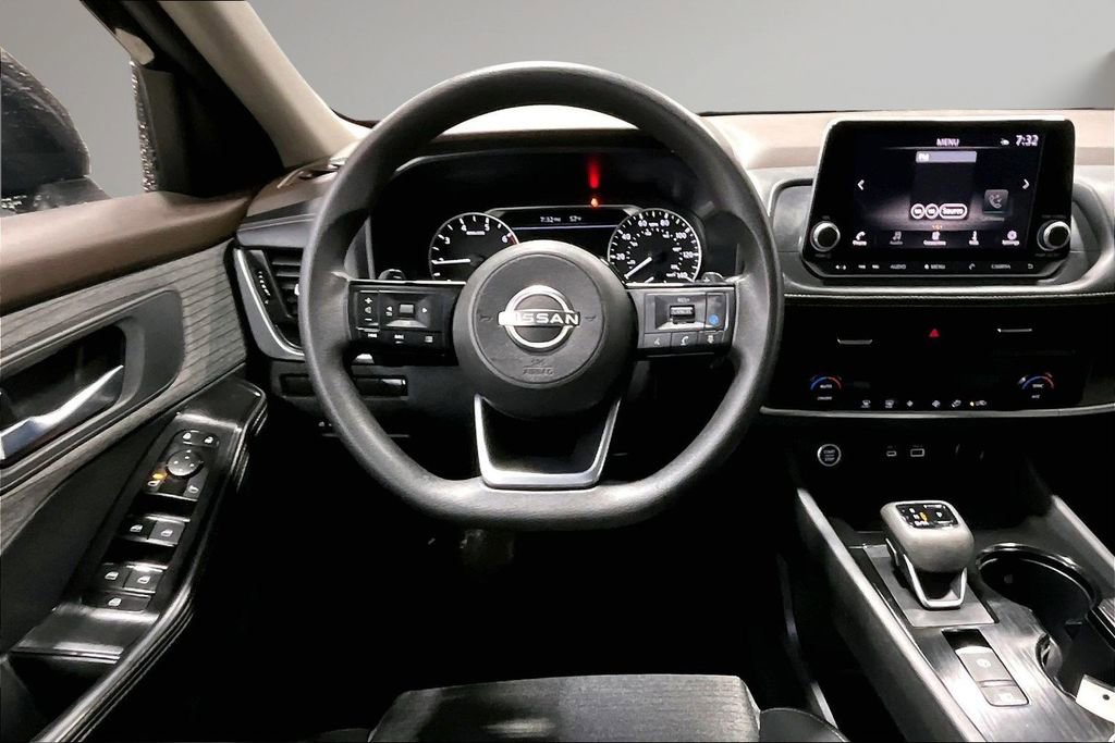 Used 2023 Nissan Rogue SV image 9