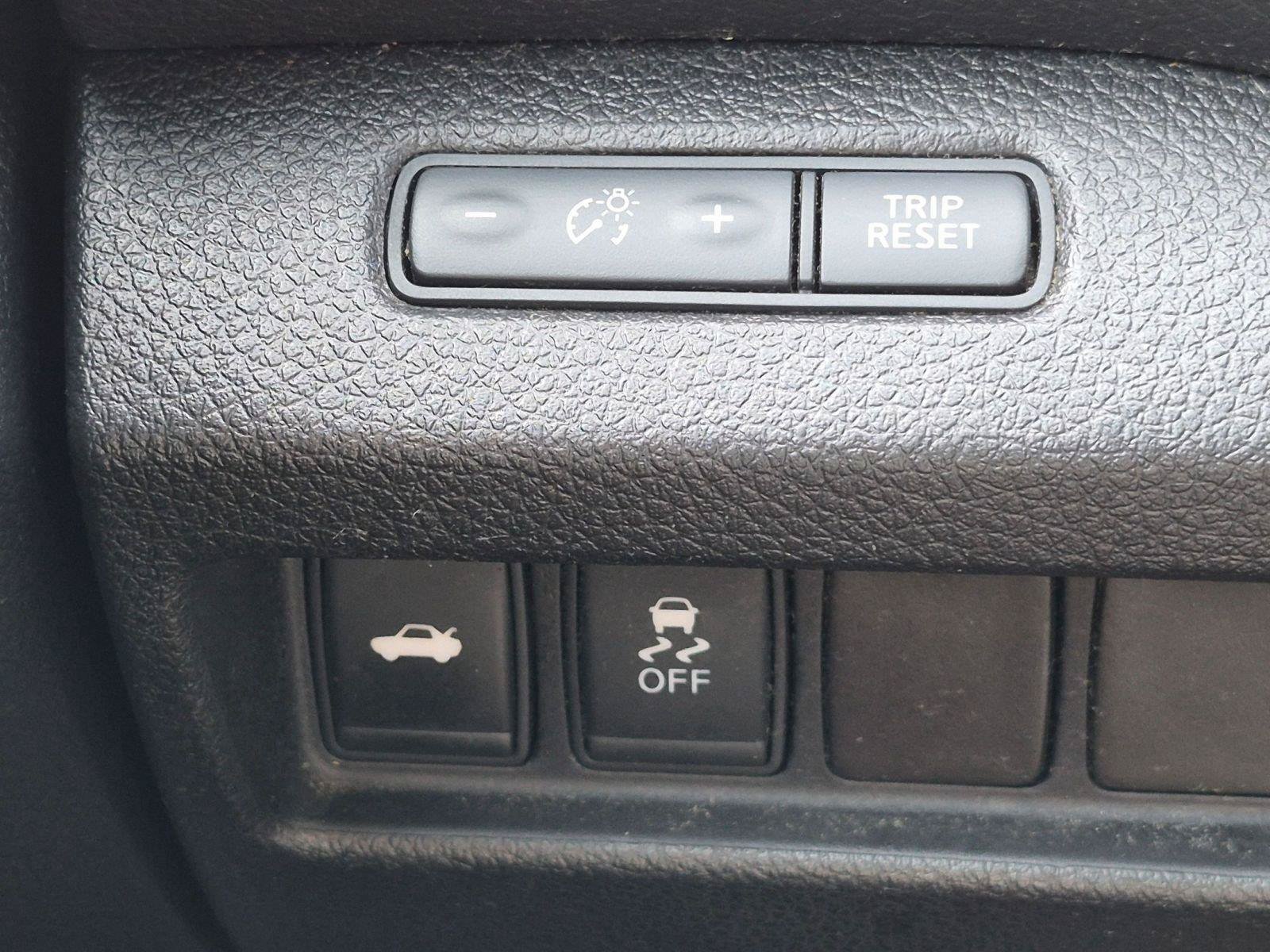 Used 2016 Nissan Altima 2.5 SV FWD image 9