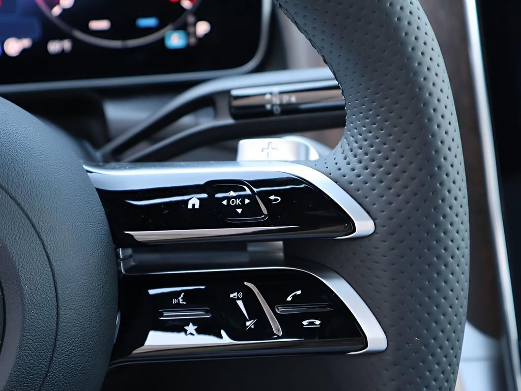 Certified 2025 Mercedes-Benz GLC 300 4MATIC image 32