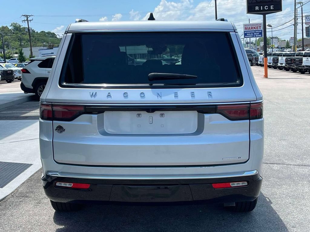 Used 2024 Jeep Wagoneer Series II w/ Flexible Seating Group RWD image 4