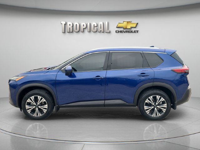 Used 2023 Nissan Rogue SV w/ SV Premium B Package FWD image 2
