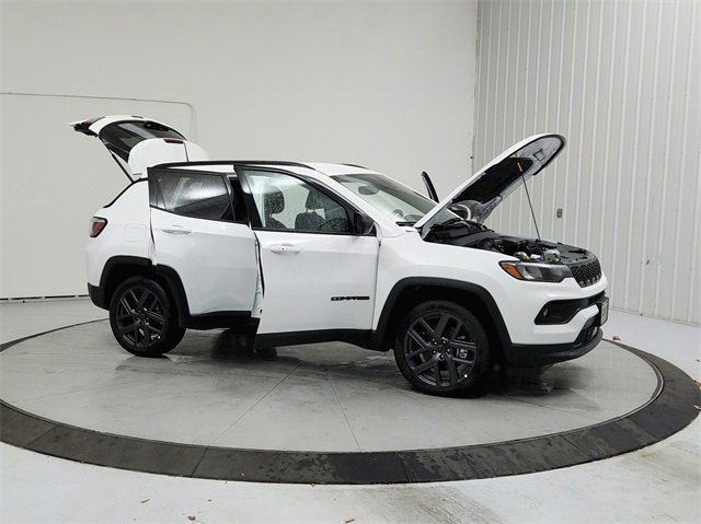 New 2026 Jeep Compass Latitude image 9