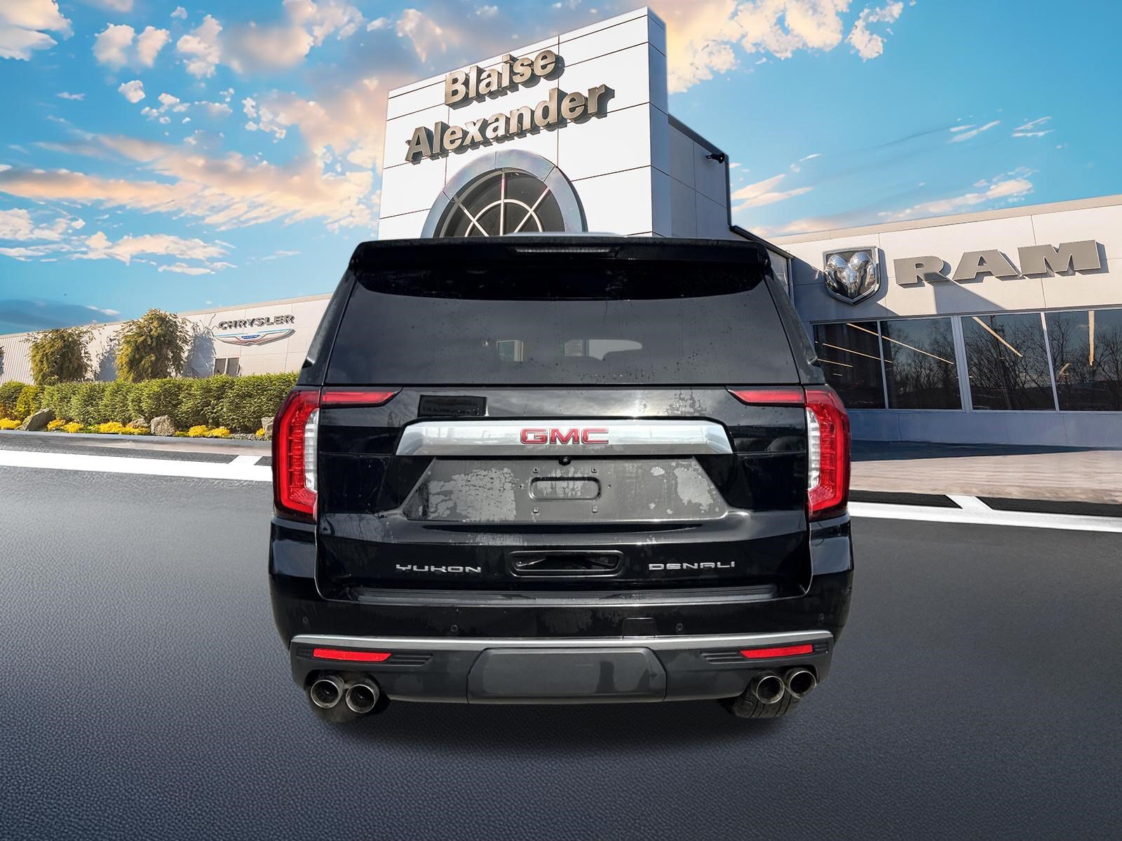 Used 2024 GMC Yukon XL Denali AWD/4WD image 4