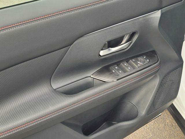 New 2026 Nissan Kicks SR image 8