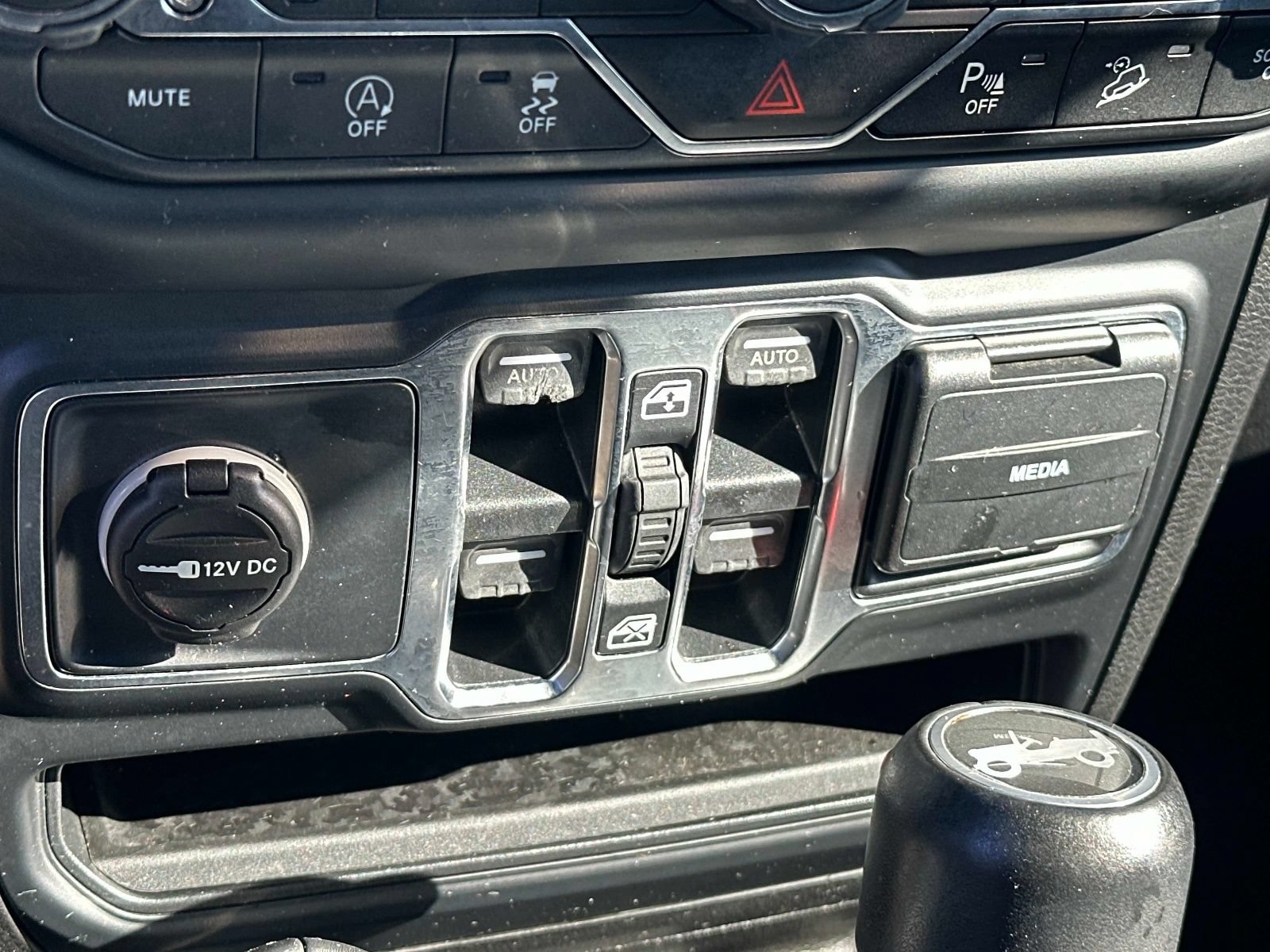 Used 2019 Jeep Wrangler Unlimited Sahara AWD/4WD image 19