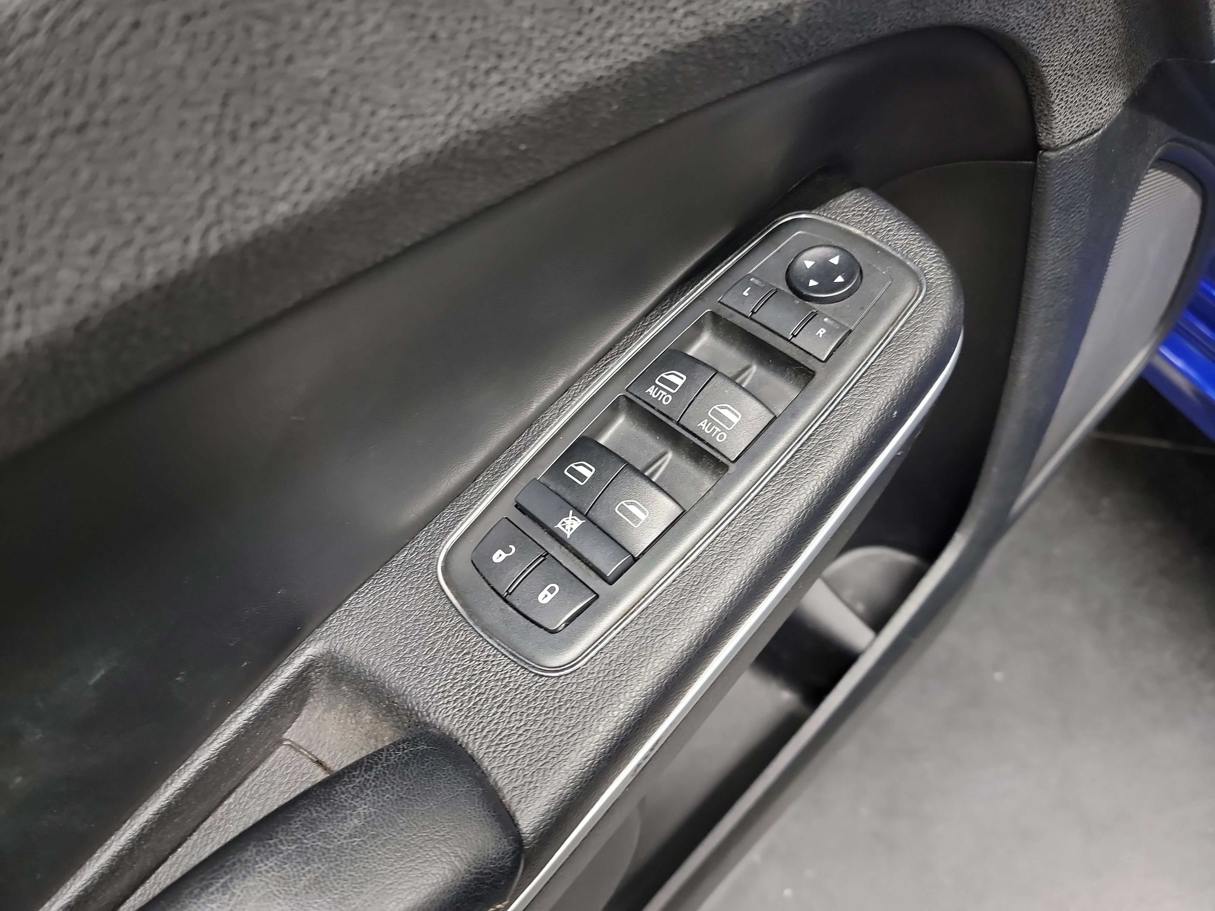 Used 2019 Chrysler 300 S w/ S Model Appearance Package RWD image 11
