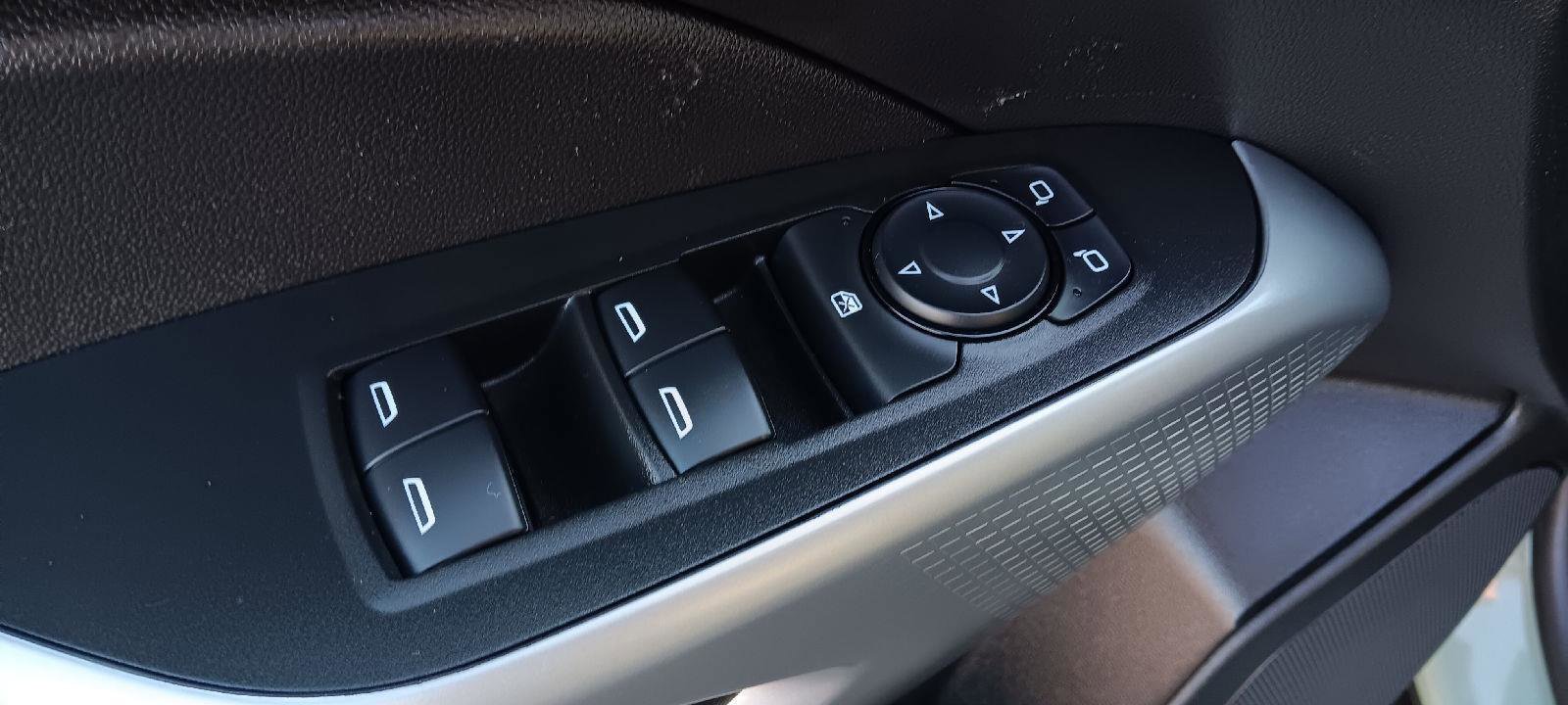 Used 2024 Chevrolet Trax RS w/ Driver Confidence Package image 8