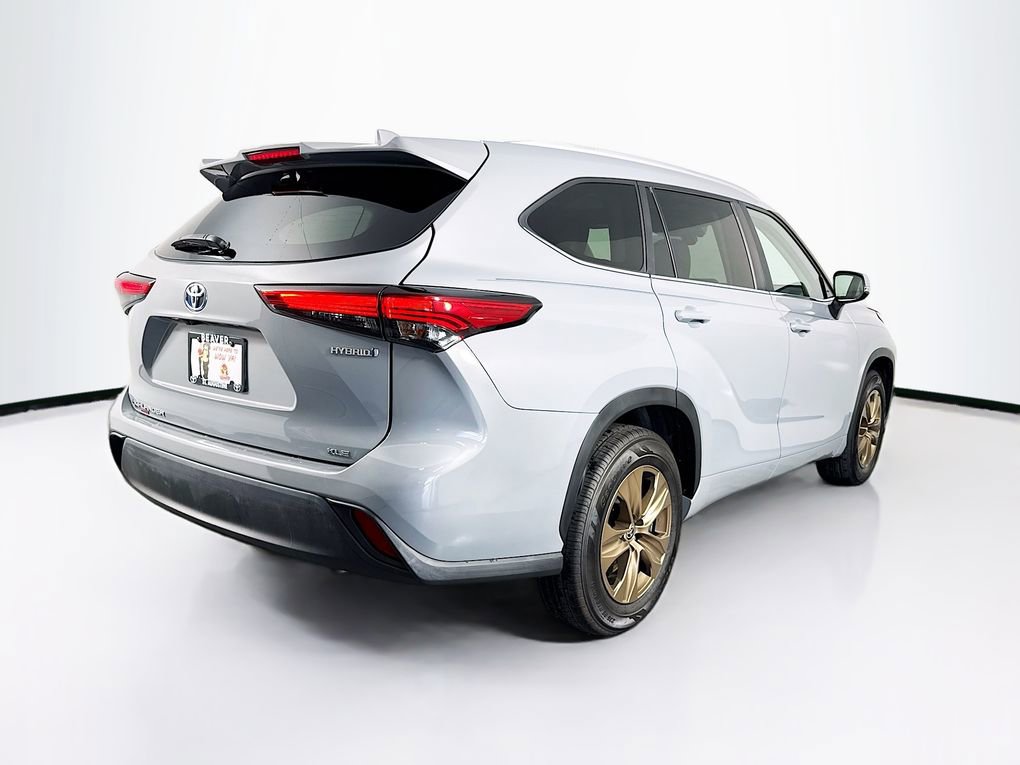Used 2023 Toyota Highlander Bronze Edition image 10