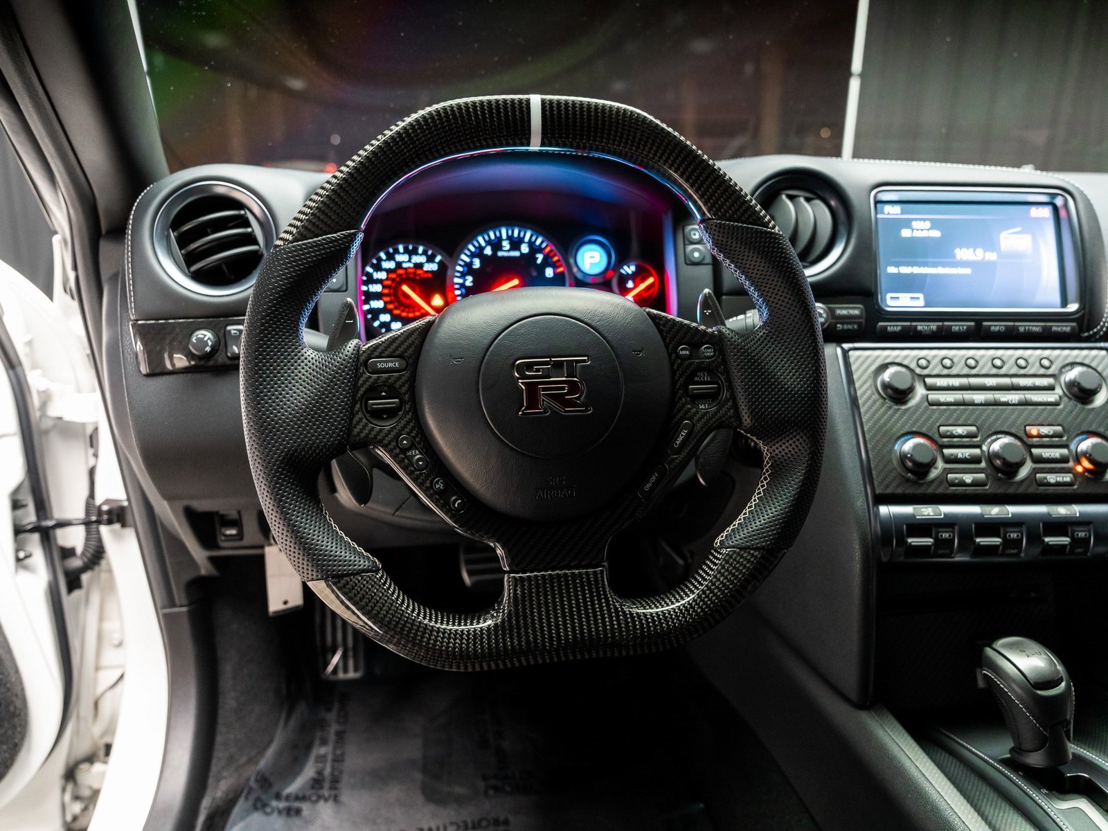 Used 2015 Nissan GT-R Premium image 37