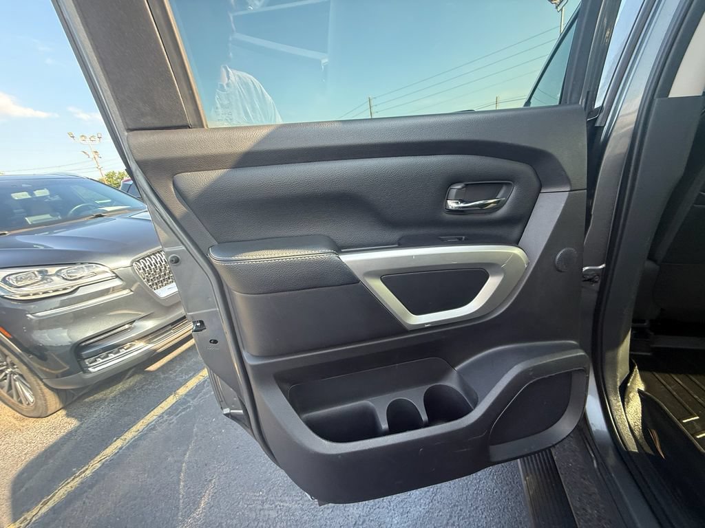 Used 2019 Nissan Titan PRO-4X w/ Pro-4x Convenience Package AWD/4WD image 18