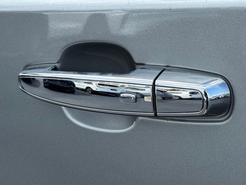 Used 2023 Chevrolet Traverse Premier FWD image 15