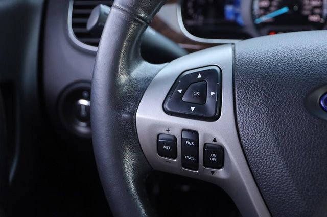 Used 2014 Ford Taurus Limited w/ Equipment Group 301A FWD image 12