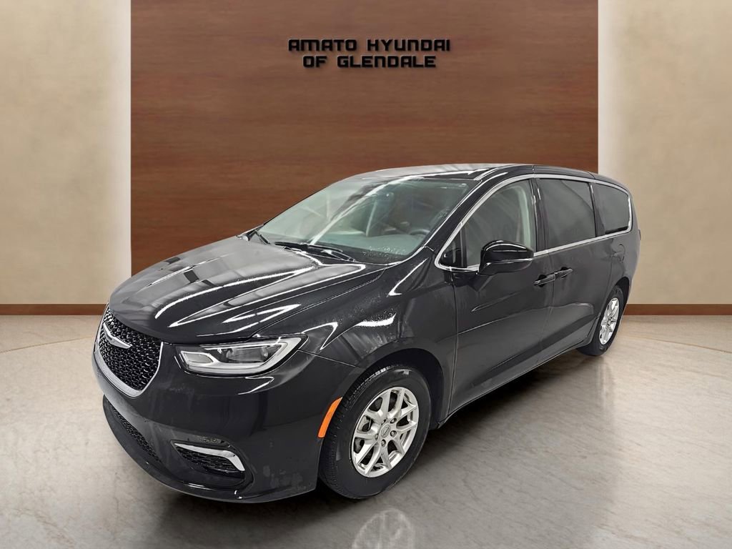 Used 2023 Chrysler Pacifica Touring-L